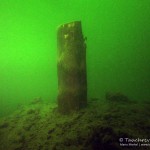 kleine Aufschüttung mit Pfahl, Tauchen im Waldsee Groß Düben